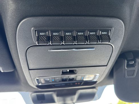 Used 2024 Ford F350 Platinum w/ Tremor Off-Road Package AWD/4WD image 17