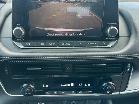 Used 2022 Nissan Rogue SV FWD image 21