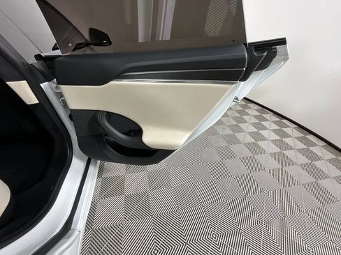 Used 2021 Tesla Model S Plaid image 23