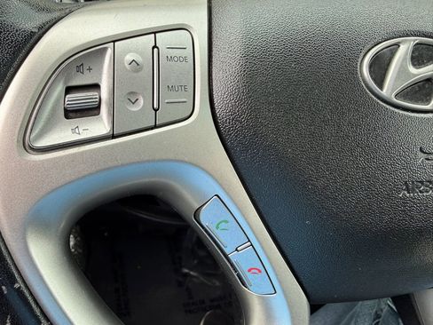 Used 2013 Hyundai Tucson Limited w/ Premium Pkg AWD/4WD image 30