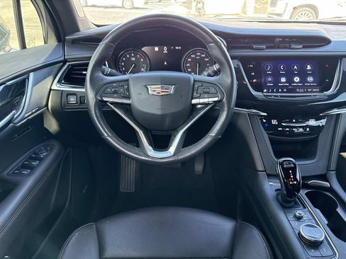 Used 2023 Cadillac XT6 Premium Luxury w/ Technology Package FWD image 17