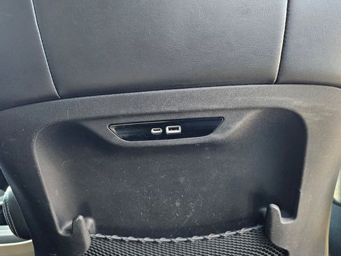 Used 2024 Chrysler Pacifica Touring-L image 13