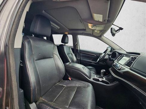 Used 2014 Toyota Highlander Limited image 15