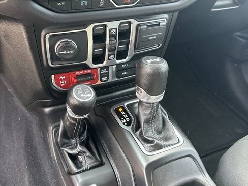 Certified 2025 Jeep Wrangler Unlimited Rubicon 4xe w/ Convenience Group AWD/4WD image 29