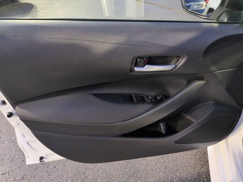 Used 2021 Toyota Corolla LE w/ Carpet Mat Package (TMS) image 10