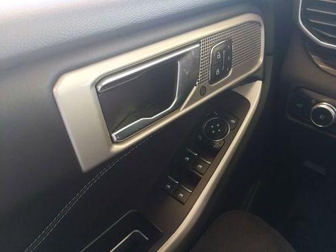 Used 2022 Ford Explorer Limited w/ Equipment Group 301A AWD/4WD image 30
