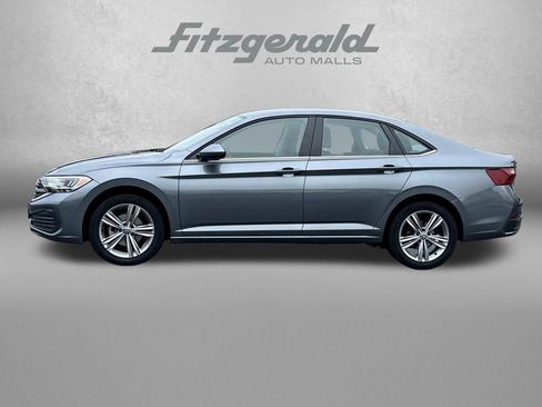 Used 2024 Volkswagen Jetta SE image 4