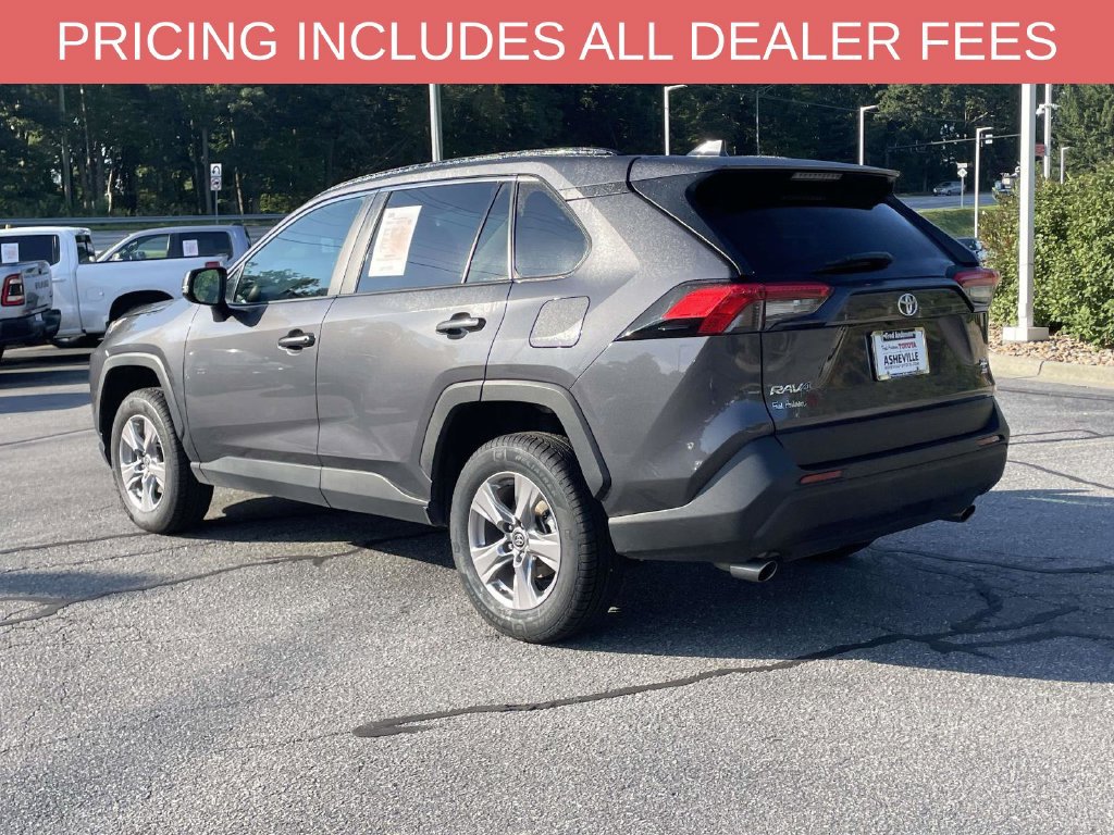 Used 2025 Toyota RAV4 XLE AWD/4WD image 11