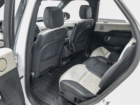 Used 2023 Land Rover Discovery S R-Dynamic image 27