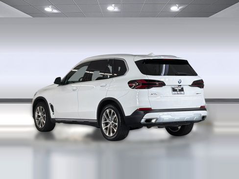 Used 2024 BMW X5 sDrive40i w/ Premium Package RWD image 3