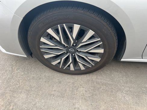 Used 2024 Nissan Altima 2.5 SV image 9