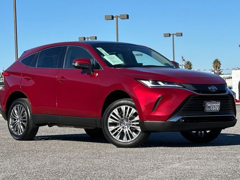 Used 2024 Toyota Venza Limited image 2
