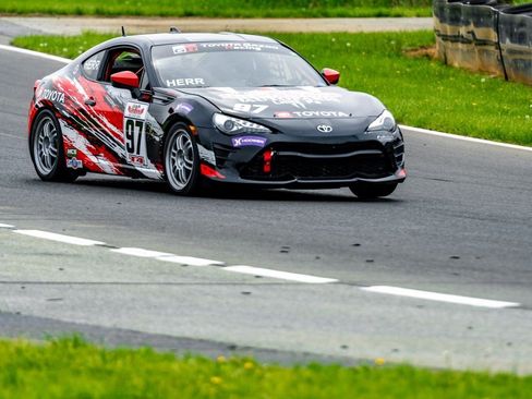 Used 2017 Toyota 86 image 3