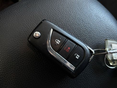 Used 2025 Toyota RAV4 LE image 28