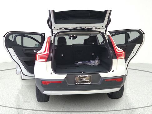 Used 2020 Volvo XC40 T4 Momentum FWD image 14