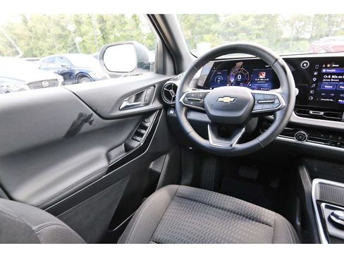 Used 2026 Chevrolet Equinox LT FWD image 6