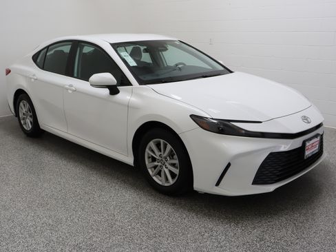 Used 2025 Toyota Camry LE FWD image 4
