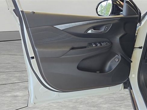 Used 2025 Buick Envista Sport Touring w/ Convenience I Package image 8