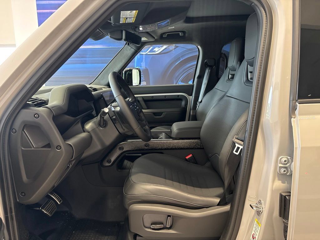New 2026 Land Rover Defender 110 AWD/4WD image 11