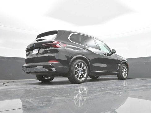 Used 2025 BMW X5 xDrive50e AWD/4WD image 46