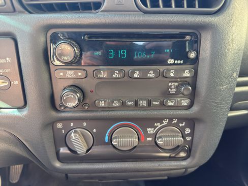 Used 2002 Chevrolet S10 Pickup LS w/ LS Preferred Equipment Group image 20