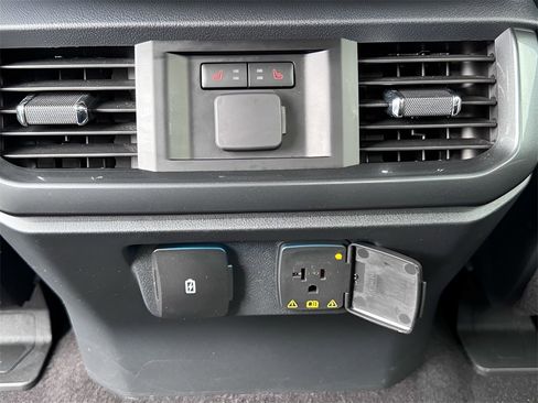 Used 2022 Ford F150 Lariat w/ Equipment Group 502A High image 38