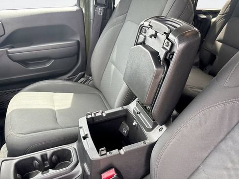 Used 2022 Jeep Wrangler Unlimited Sport w/ Sun And Sound Package AWD/4WD image 21