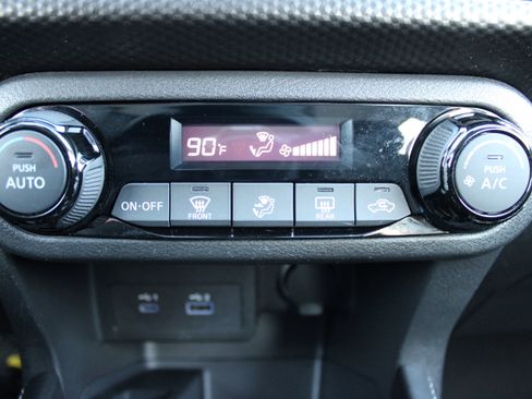 Certified 2021 Nissan Kicks SV image 19