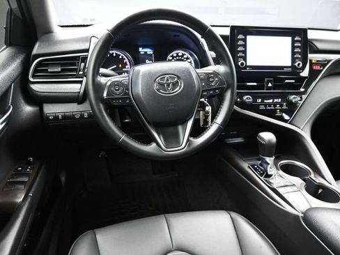 Used 2022 Toyota Camry SE FWD image 12