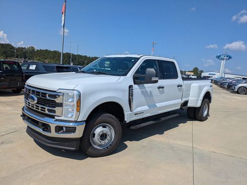 Used 2024 Ford F350 XLT image 4