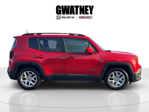 Used 2017 Jeep Renegade Latitude image 2