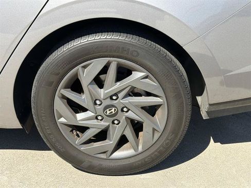 Used 2024 Hyundai Elantra SEL FWD image 6
