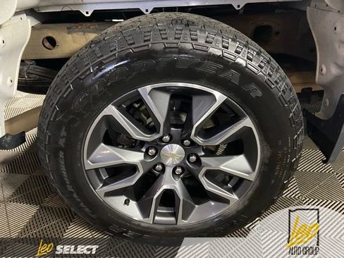 Used 2023 Chevrolet Silverado 1500 LT AWD/4WD image 31