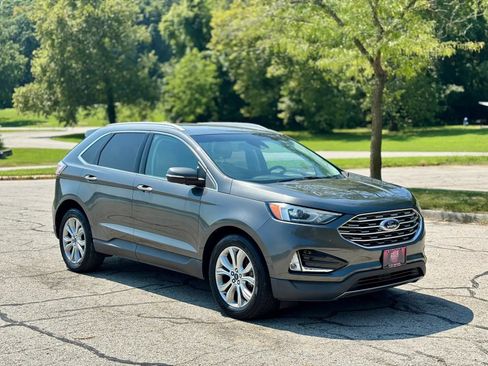 Used 2019 Ford Edge Titanium FWD image 3