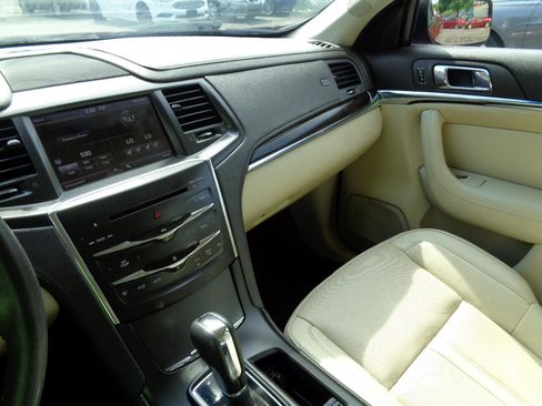 Used 2014 Lincoln MKS image 25