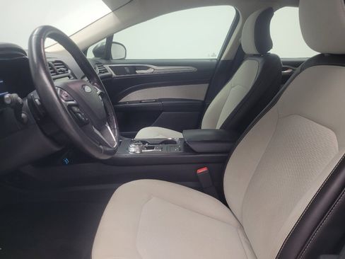 Used 2019 Ford Fusion SE w/ Equipment Group 151A FWD image 17