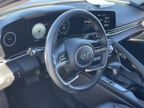 Certified 2023 Hyundai Elantra Limited image 17
