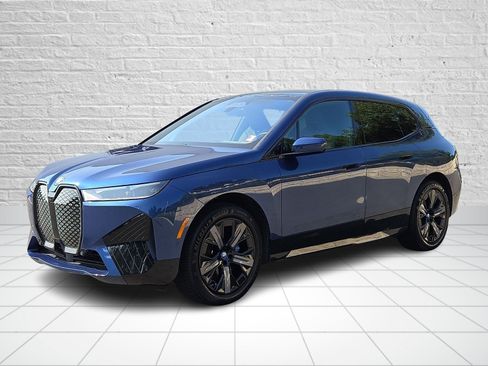 Used 2024 BMW iX xDrive50 w/ Sport Package AWD/4WD image 3