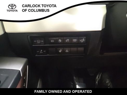 Used 2023 Toyota Sequoia Capstone AWD/4WD image 27