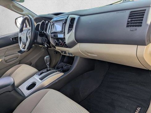 Used 2015 Toyota Tacoma PreRunner w/ SR5 Package image 19