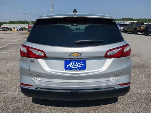 Used 2018 Chevrolet Equinox LT w/ LPO, Cargo Package FWD image 4