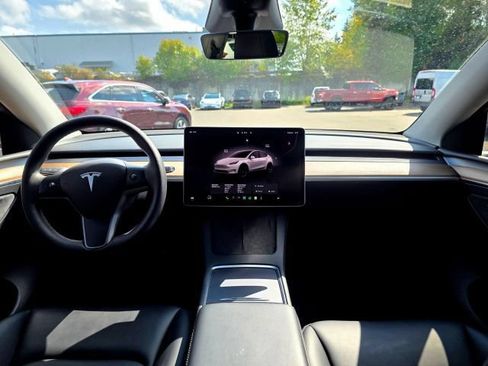 Used 2023 Tesla Model Y Long Range AWD/4WD image 11