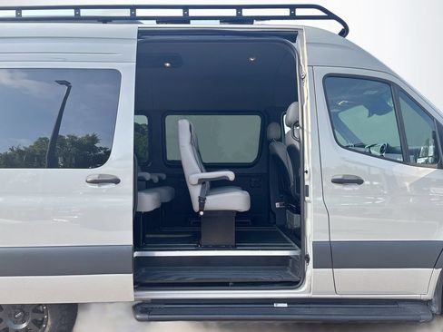 Used 2024 Mercedes-Benz Sprinter 2500 image 19
