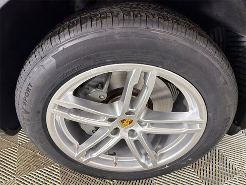 Used 2021 Porsche Macan S image 14