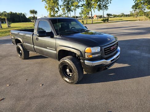 Used 2004 GMC Sierra 2500 W/T image 4
