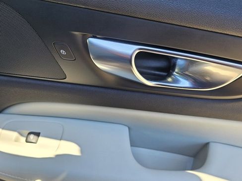 Certified 2024 Volvo V60 B5 Cross Country Ultimate image 11