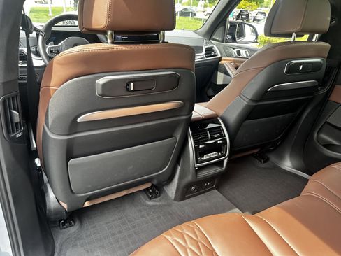 Used 2024 BMW X7 M60i w/ Executive Package image 28