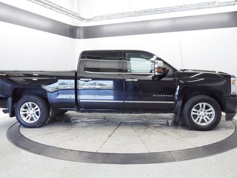 Used 2020 Chevrolet Silverado 1500 LT Trail Boss AWD/4WD image 8