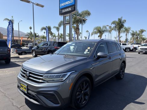 Used 2024 Volkswagen Tiguan SE FWD image 4