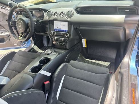 Used 2021 Ford Mustang Shelby GT500 w/ Technology Package RWD image 9